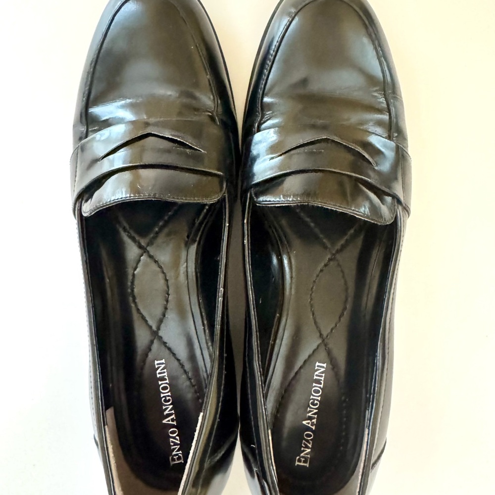 Enzo Angiolini Glossy Black Womens Slip-Ons Leather Loafers 7M.